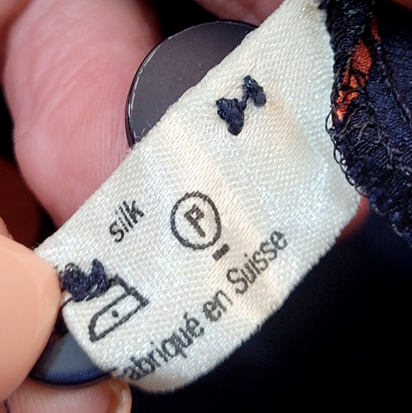 AKRIS Luxury Silk Crepe De Chine Button Back Navy Red Polka Dot Blouse Top 6 - Picture 8 of 12